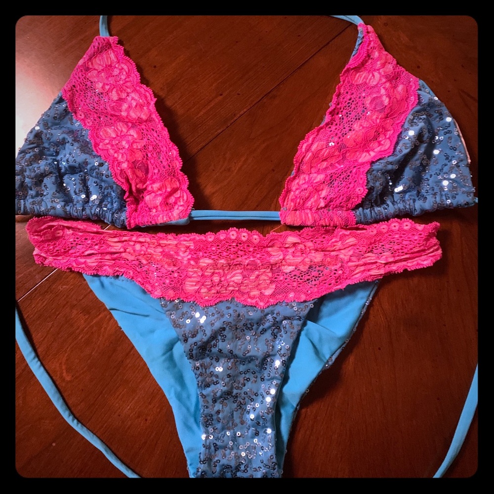 BEACHBUNNY (BOTTOMS ONLY) SIZE SMALL* LIGHTLY USED